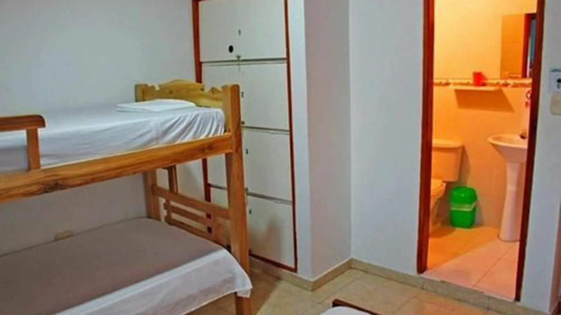 Kiwi B&B Hostal Santa Marta